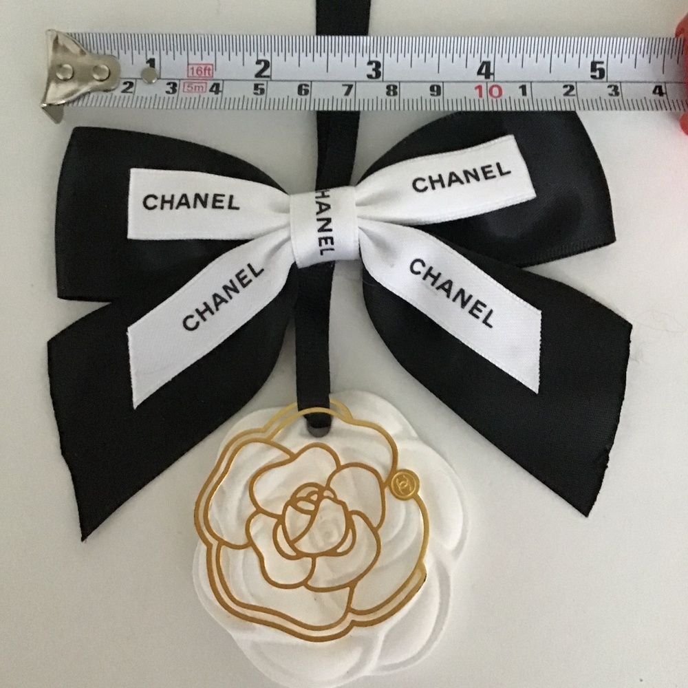 CHANEL black/white home/car diffuser + Chanel black/white shopping bag - Picture 8 of 8